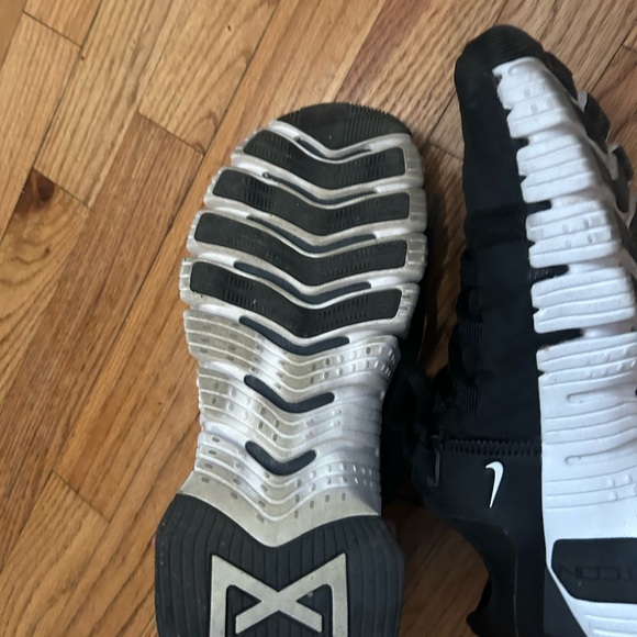 Nike Metcon Black Athletic Shoes - Picture 5 of 5